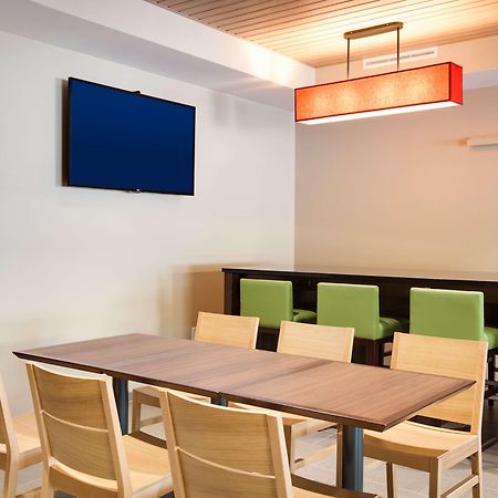Country Inn & Suites By Radisson, Springfield Southeast Екстериор снимка